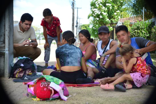 Migrantes venezuelanos celebram queda de Maduro nas ruas de Boa Vista (Foto: Nilzete Franco/FolhaBV)