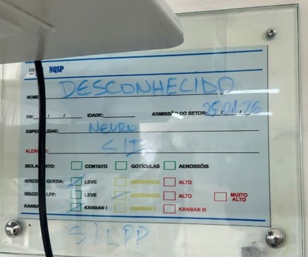 O homem aparenta ter entre 50 e 55 anos, é magro, de cor parda, possui aproximadamente 1,79 metro de altura e cabelos castanhos claros e cacheados.. (Foto: Divulgação)