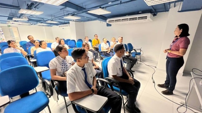 Turma do curso da escola de aviação (Foto: Divulgação)