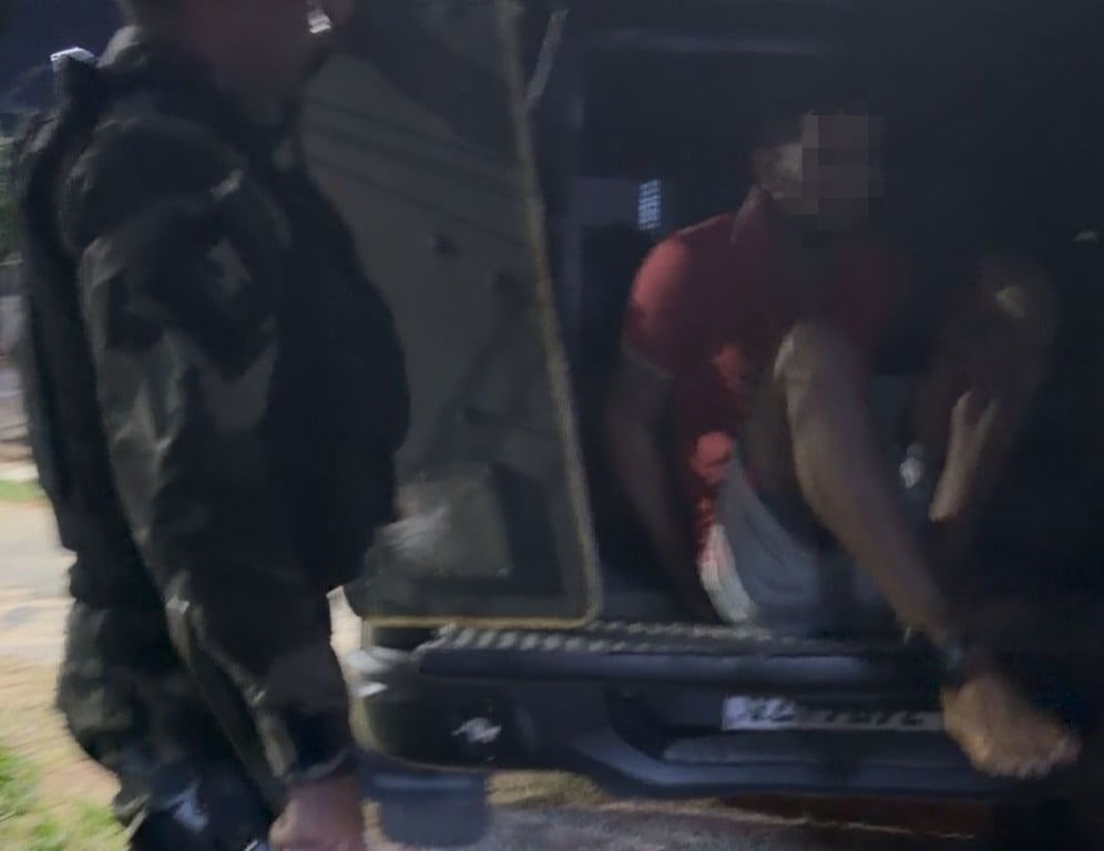 R.N.L., já responde por tráfico de drogas, utiliza tornozeleira eletrônica e cumpre pena em regime semiaberto.. (Foto: Reprodução) R.N.L., já responde por tráfico de drogas, utiliza tornozeleira eletrônica e cumpre pena em regime semiaberto.. (Foto: Reprodução)