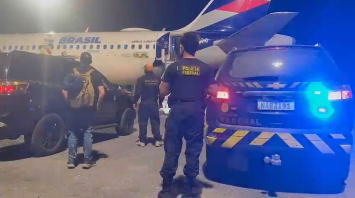 Foragido estava no Peru e foi trazido à Roraima - Foto: Reprodução/PF Foragido estava no Peru e foi trazido à Roraima - Foto: Reprodução/PF