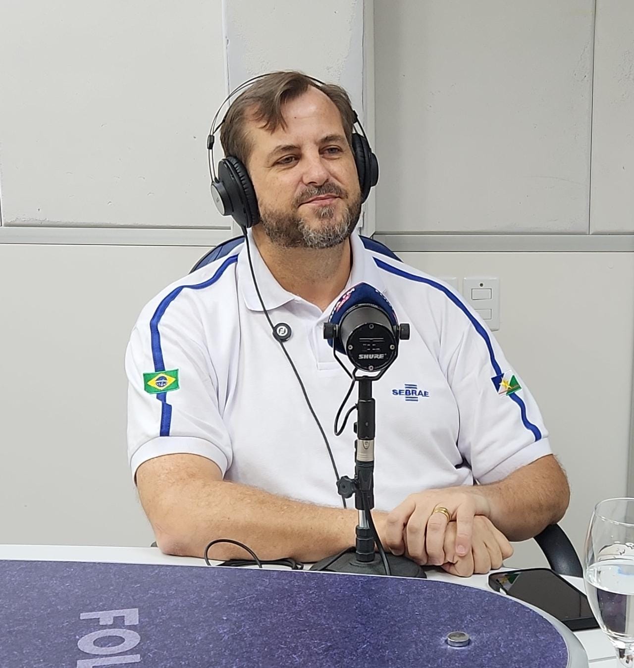 Emerson Baú - Economista e superintendente do Sebrae Roraima em entrevista ao programa Agenda da Semana. (Foto: Rádio Folha FM). Emerson Baú - Economista e superintendente do Sebrae Roraima em entrevista ao programa Agenda da Semana. (Foto: Rádio Folha FM).