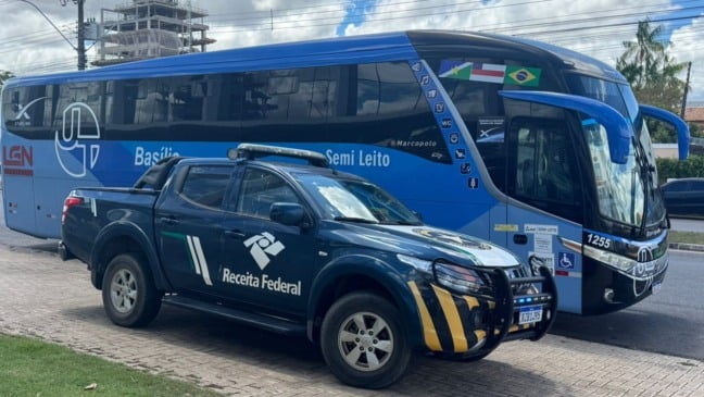 Ônibus foi abordado na BR-174, em Boa Vista, durante trajeto de Lethem, na Guiana, com destino a Manaus. (Foto: Divulgação)