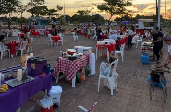 Feirinha de empreendedorismo reúne moda, gastronomia e artesanato