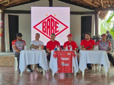 Baré apresenta elenco, comissão técnica e uniformes para a temporada 2026. (Foto: Lucas Castro/FolhaBV)