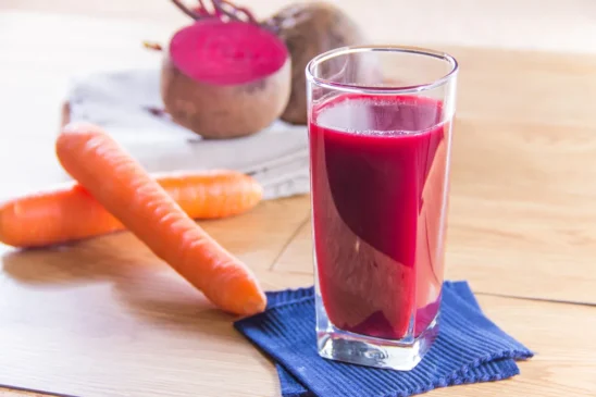 O suco de beterraba é, portanto, uma bebida simples, natural e cheia de benefícios, que pode ser incorporada à rotina de adultos e crianças (Foto Divulgação)