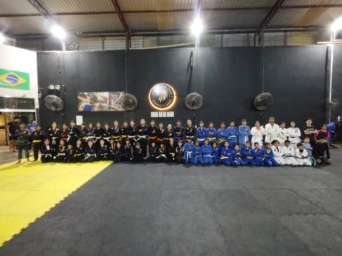 Atletas da academia Águia Norte Team conquista terceiro lugar geral no Open de Jiu-jitsu. (Foto: ASCOM/Águia Norte Team)