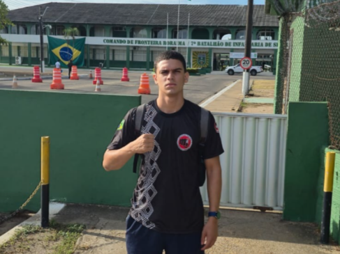 Márcio Arthur Brito, de 18 anos, foi aprovado na Escola de Sargentos do Exército. (Foto: Arquivo pessoal)