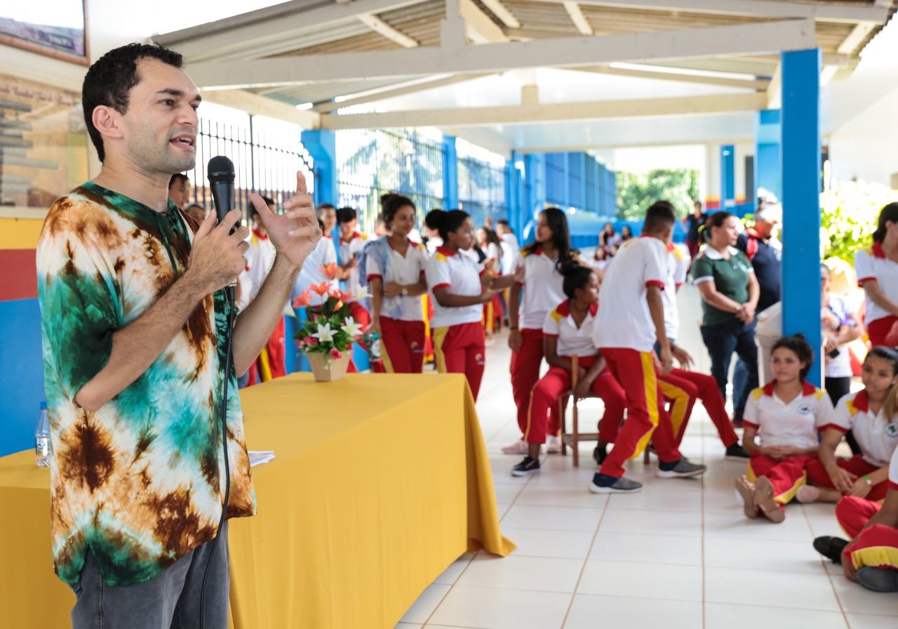 Encontro em escola do Pintolândia dá início a projeto de incentivo à leitura de autores de Roraima