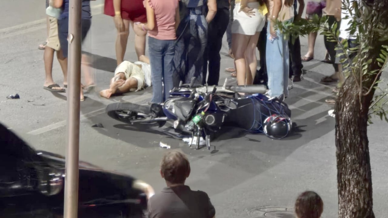 Motociclista fica ferido após colisão com caminhonete que avançou preferencial