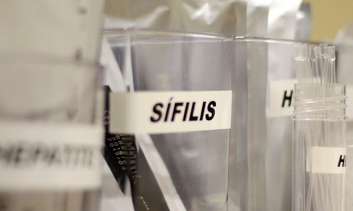 Antibiótico para prevenir sífilis e clamídia passa a ser disponibilizado pelo SUS