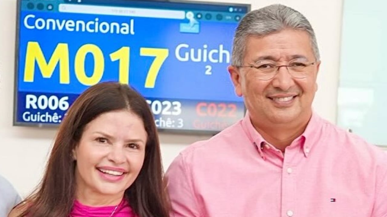 A ex-secretária estadual de Representação do Governo de Roraima em Brasília, Gerlane Baccarin, com o governador Edilson Damião (Foto: Divulgação)