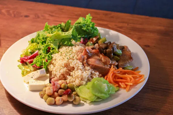 Alimentação infantil e na adolescência: entender as necessidades nutricionais em cada fase é essencial para a saúde