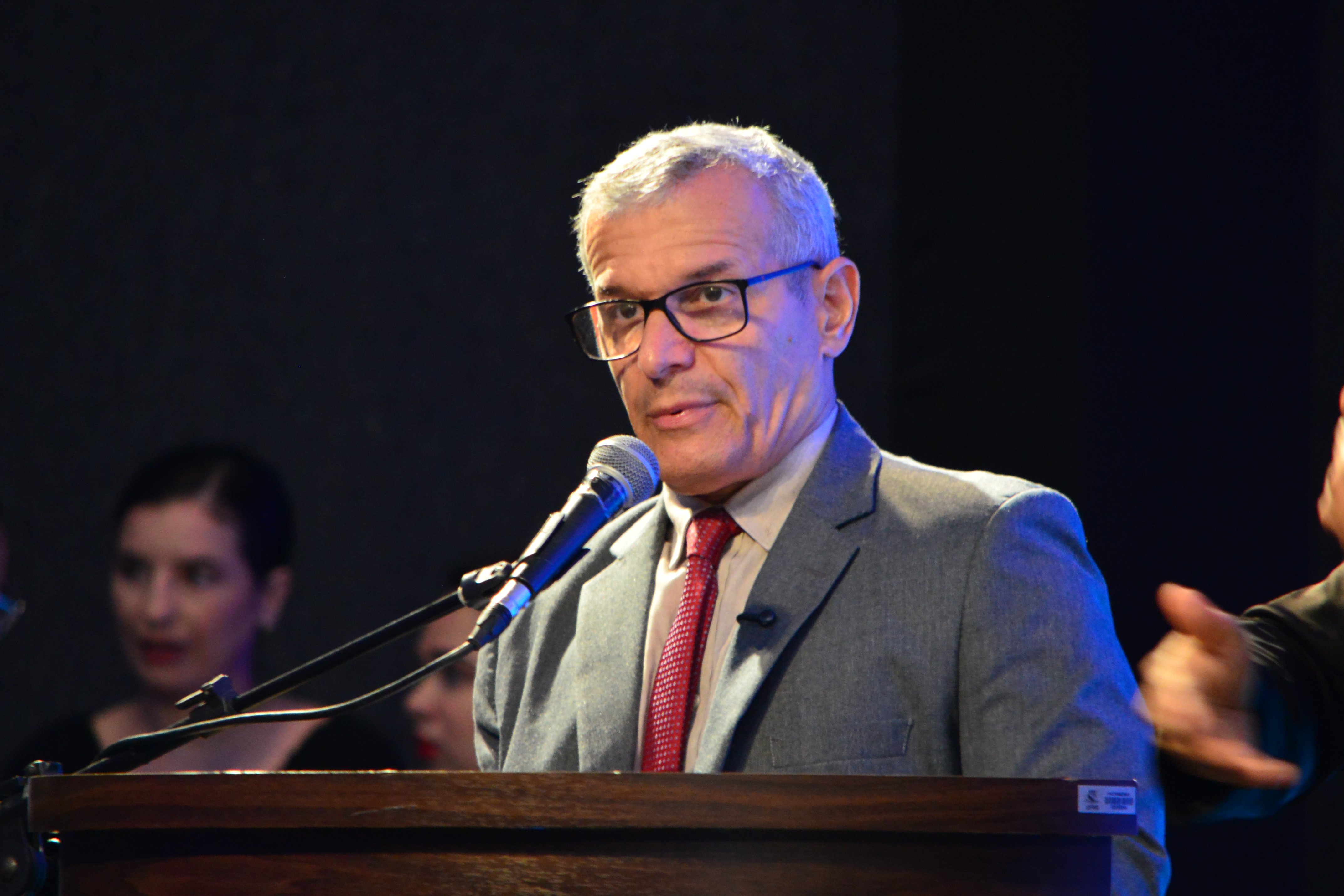 Prefeito anuncia data do pagamento dos salários dos servidores e adiamento de feriado do Dia do Servidor Público