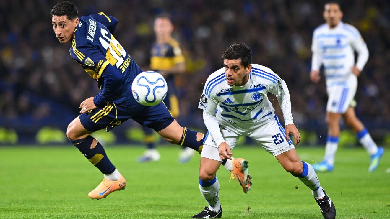 Cruzeiro arranca empate com um a menos na Bombonera e fica perto das oitavas da Libertadores