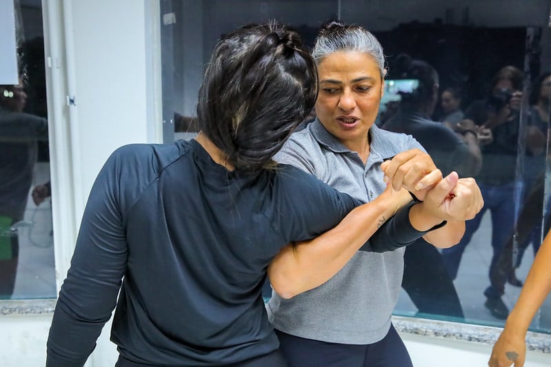 Mulheres de Roraima poderão usar eletrochoque para defesa