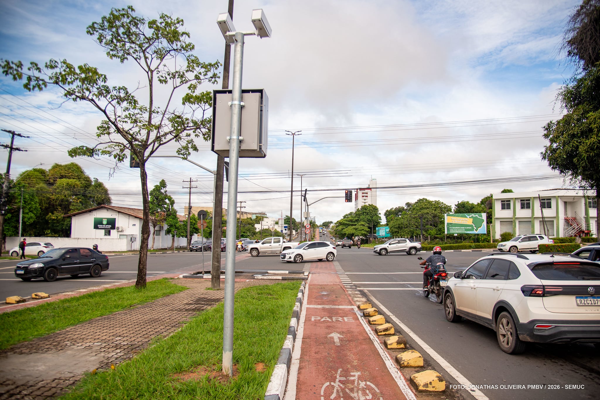 Avenida Centenário recebe semáforo e passa por mudanças na circulação de veículos