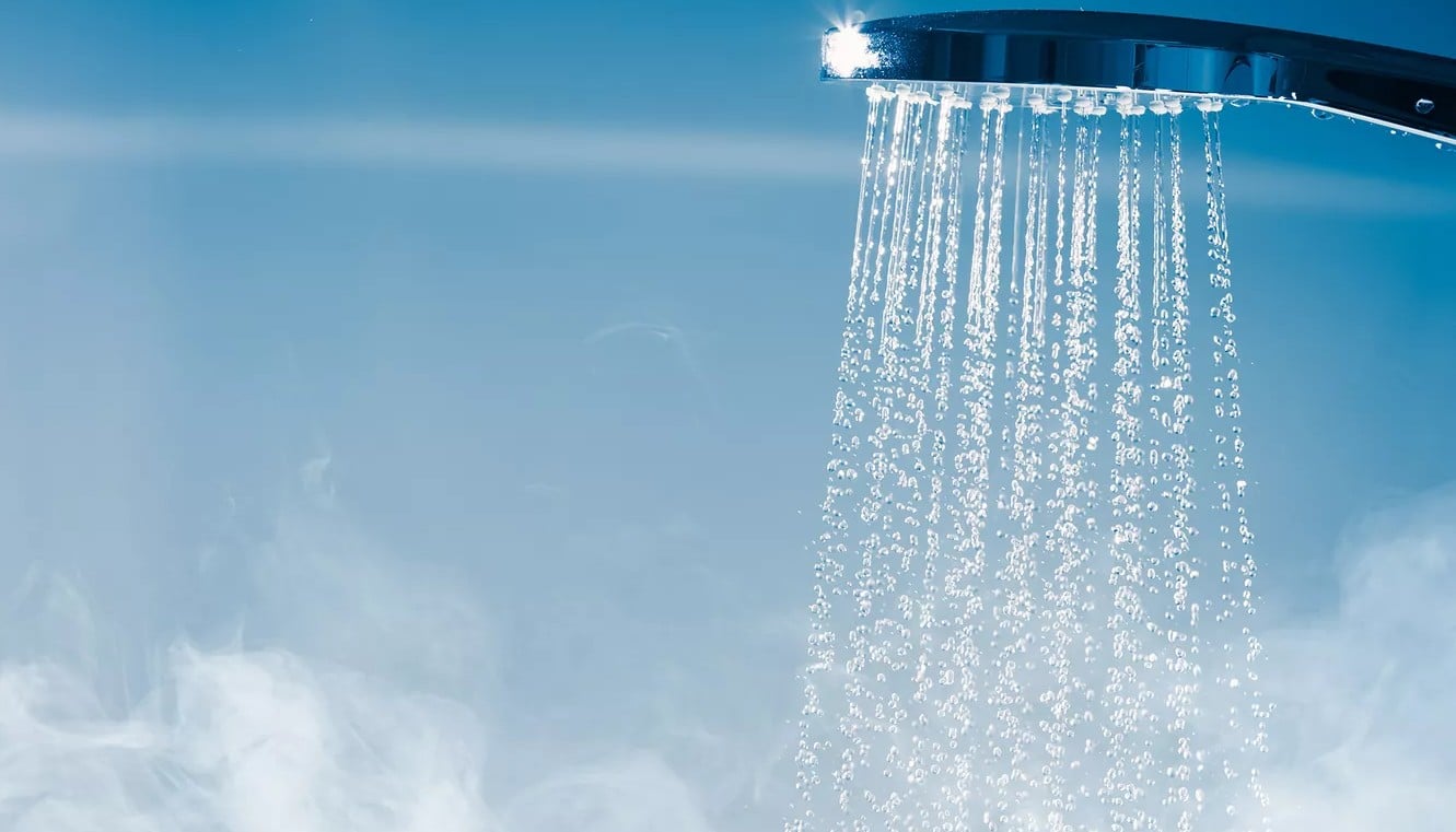Banho Quente Antes de Dormir Acelera o Sono, Diz Ciência