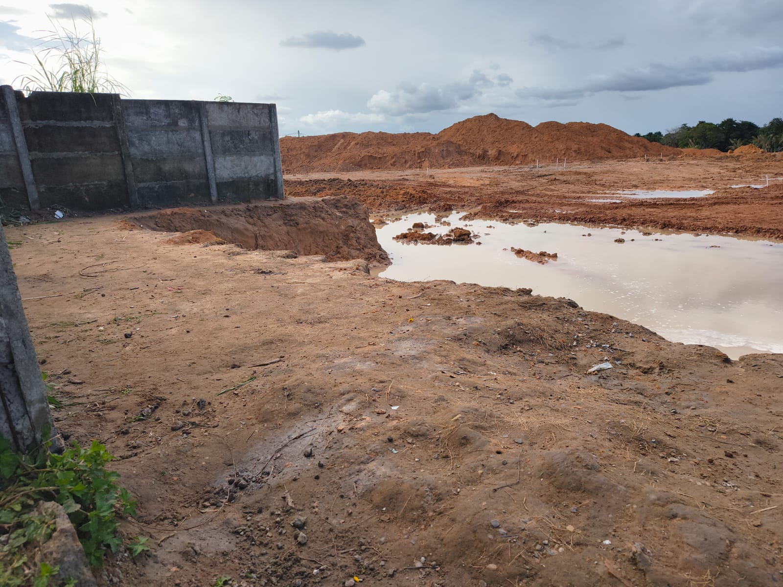 Criança de 6 anos morre afogada em lagoa de usina desativada