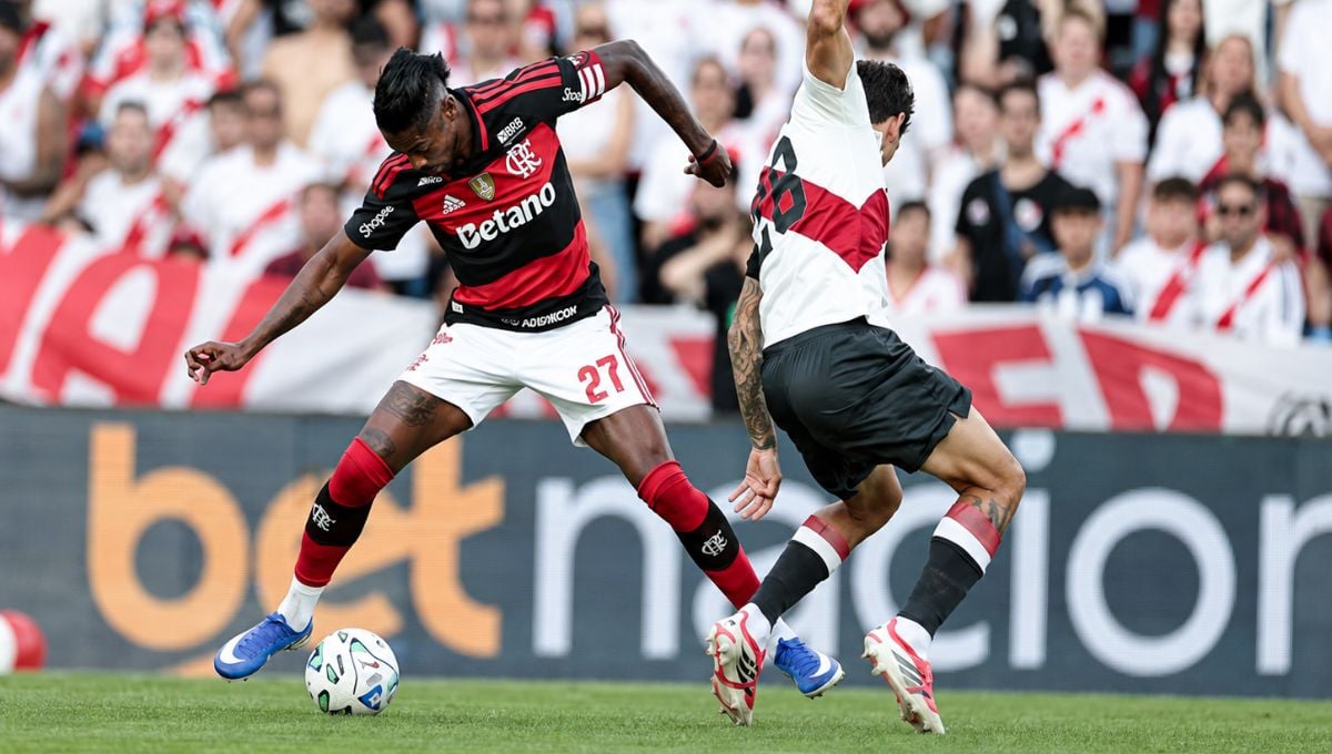 Flamengo empata com River Plate em amistoso na Europa