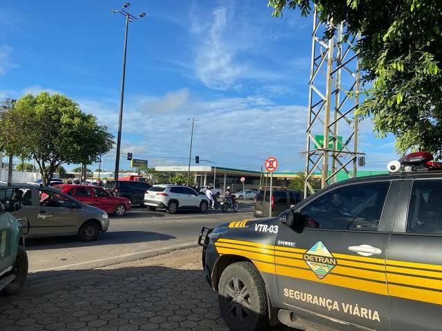 Acidente em Boa Vista deixa 4 feridos; condutor de moto foge