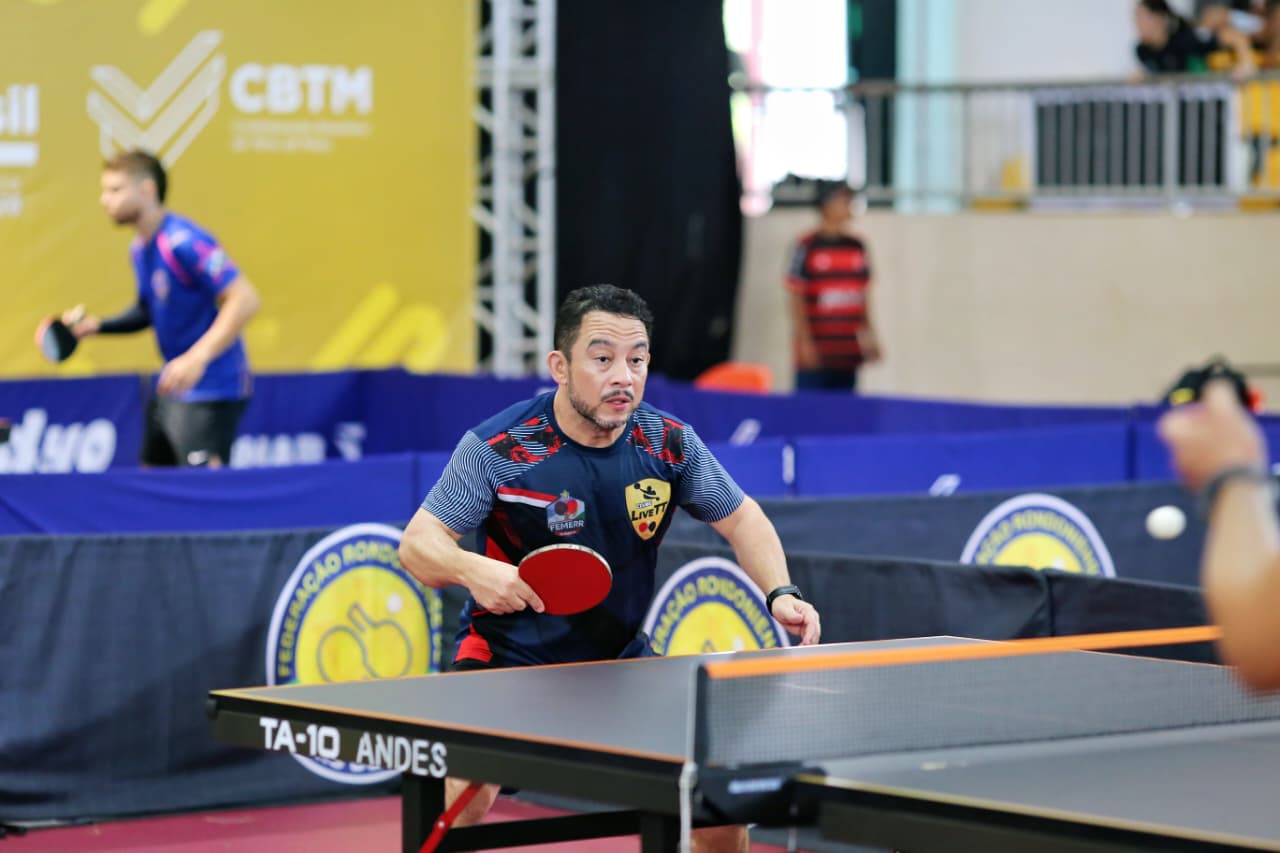 Fábio Alencar vence Charles Araújo e conquista título do Absoluto no Estadual de Tênis de Mesa - QTU Questões do Universo