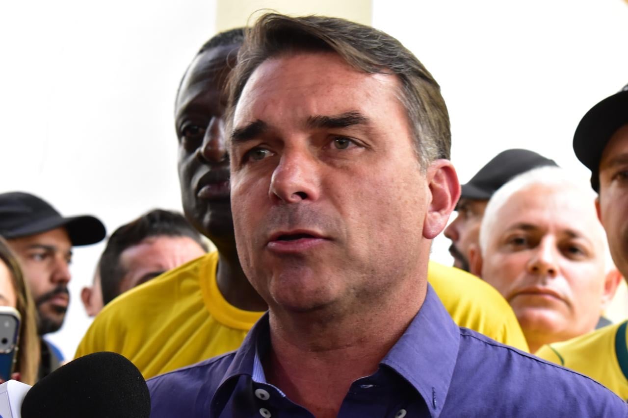 Operação da PF em hangar ligado a aliado de Flávio Bolsonaro não encontra dinheiro e lembra caso Lunus