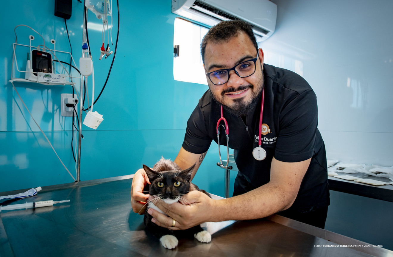 O serviço gratuito de castração da Prefeitura de Boa Vista permanecerá por mais um mês no bairro Cauamé, oferecendo cirurgias para cães e gatos machos mediante agendamento presencial.