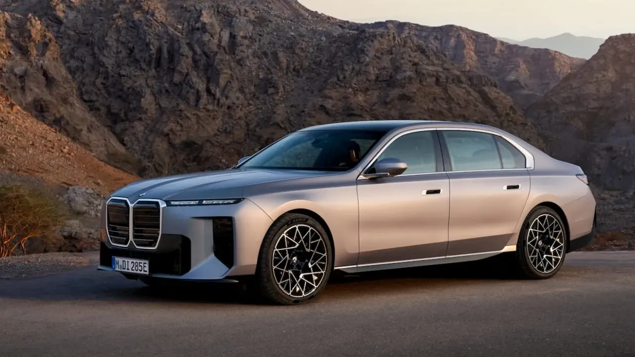 BMW Série 7 volta a usar motor V8 4.4 biturbo no novo M760 xDrive: são cerca de 578 cv com tração integral, vira alternativa aos M Performance híbrido plug-in e elétrico, mas deixa o antigo V12 para trás