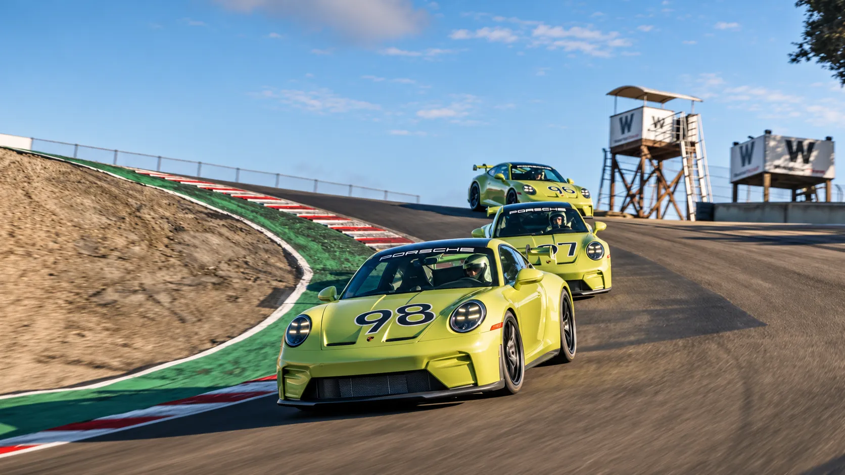 Programa Track Experience vai oferecer curso de drift a bordo do Porsche 911 GT3 por US$ 1.500 e treinamento avançado de US$ 23.000, com até 3 dias no esportivo com motor 4.0 aspirado e análise de dados para ajudar o piloto a extrair o máximo desempenho de si mesmo e do carro