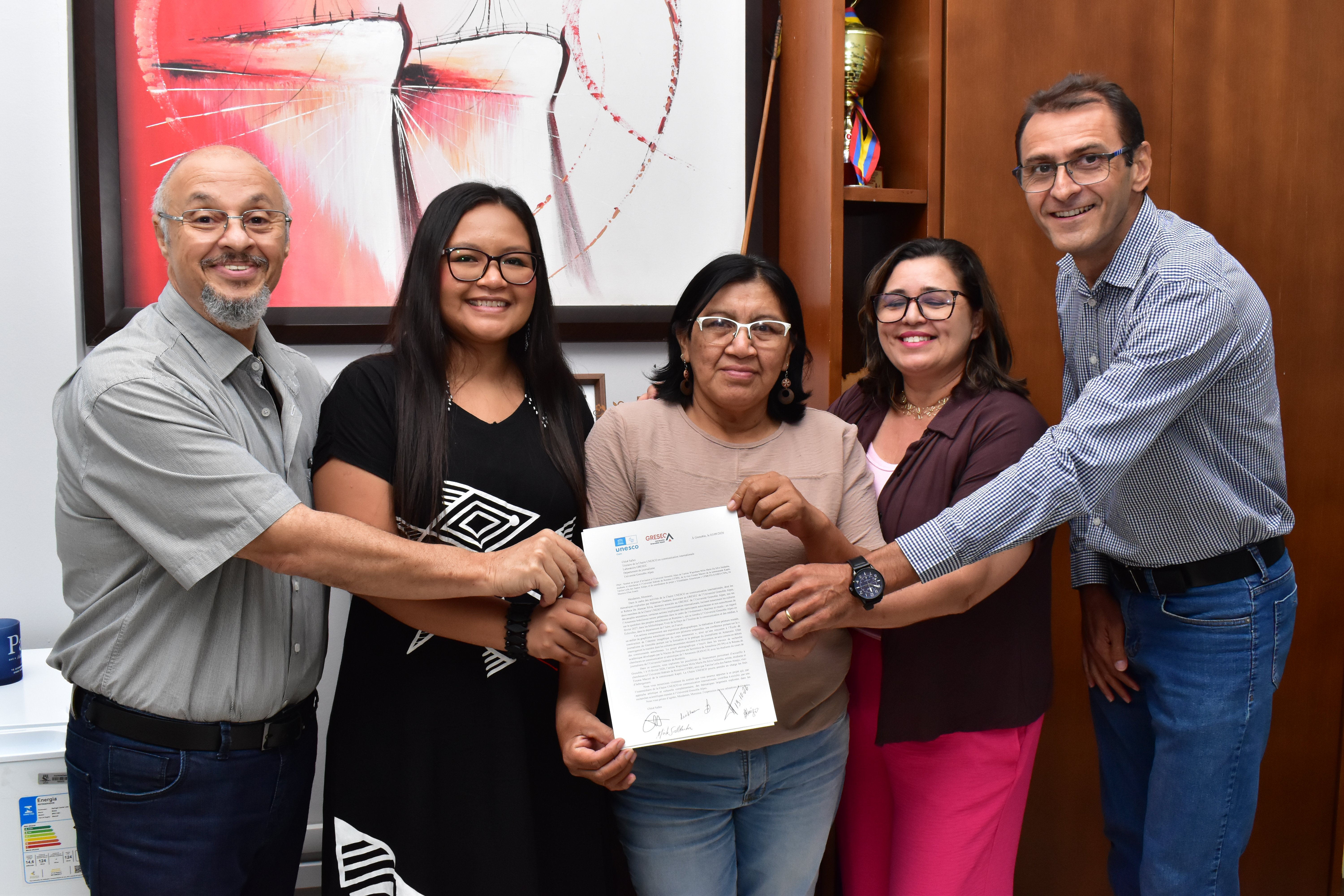 Acadêmicas da UFRR levarão exposição fotográfica e arte indígena de Roraima para universidade francesa