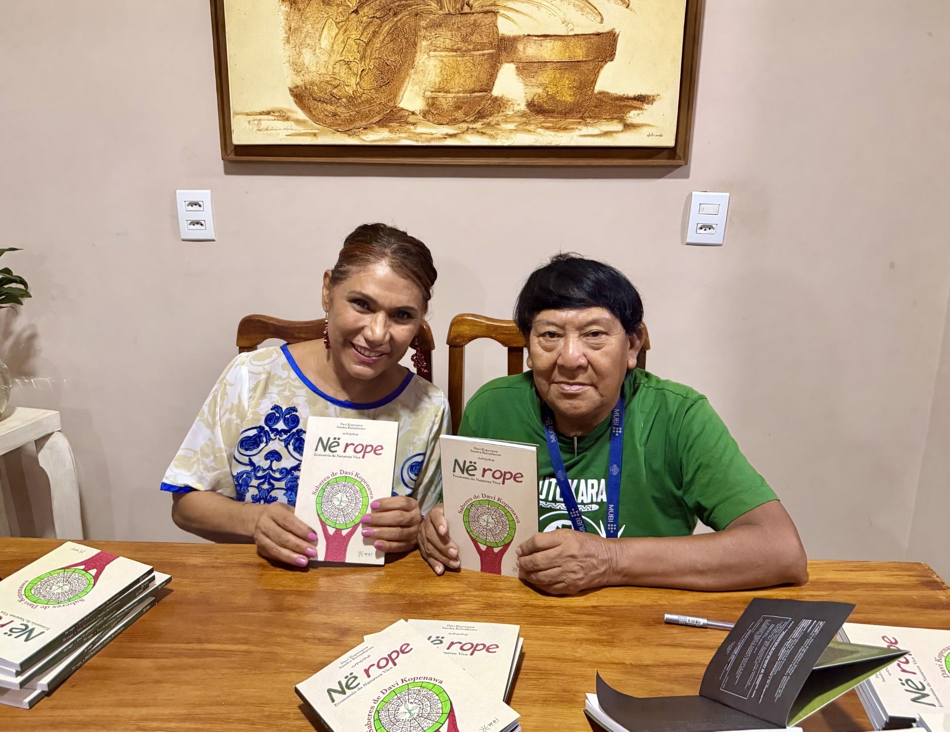 Davi Kopenawa Yanomami e Sandra Buenafuente, lançam a obra Në rope