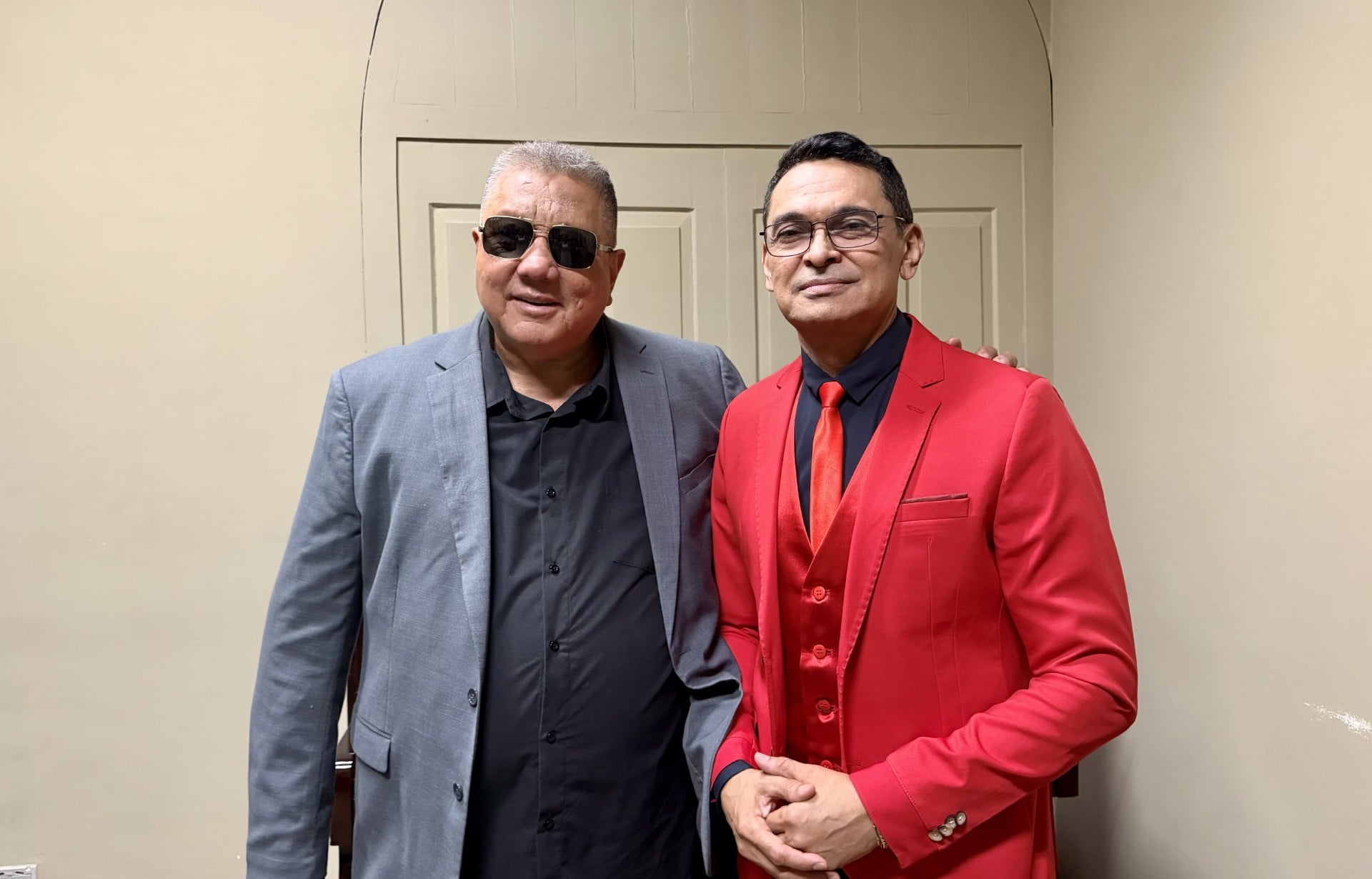 Show de David Assayag e Padre Mauro Maia, lota o Teatro Amazonas no fim de semana