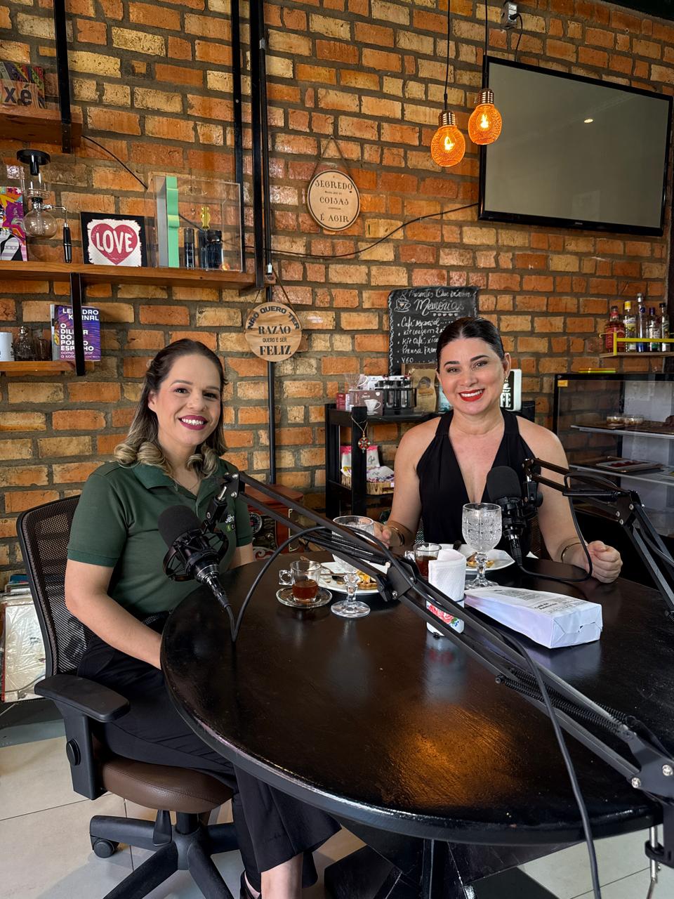 Elizia Lopes detalha como a escuta ativa, o mapeamento vocacional e humanização em podcast
