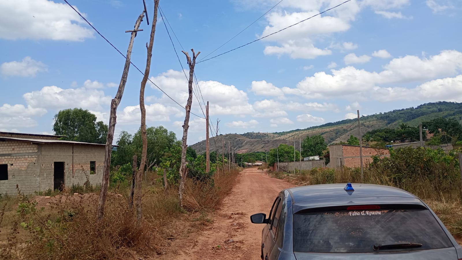 Moradores do Uiramutã denunciam falta de rede elétrica e risco de acidentes