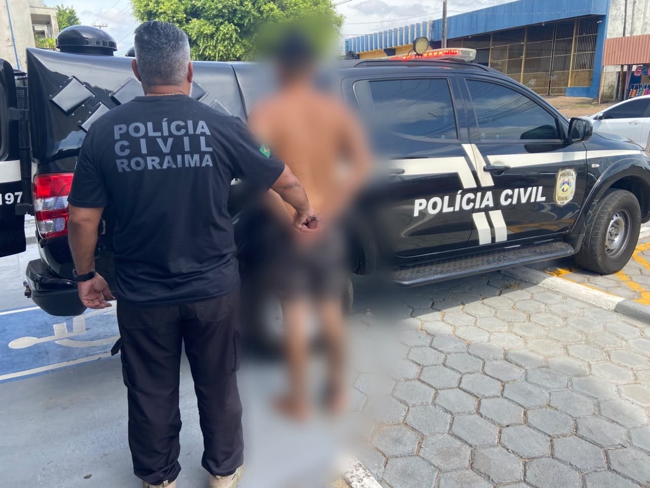 Dois suspeitos são presos e mais um é procurado por roubo armado a comércio em Boa Vista