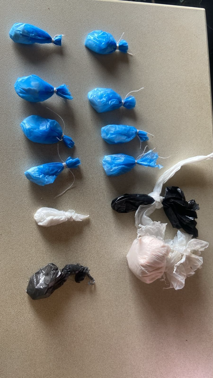Dupla é presa em flagrante com cocaína e balança de precisão