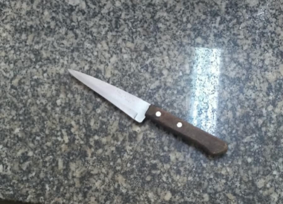Mulher grávida é presa após esfaquear vizinha durante discussão