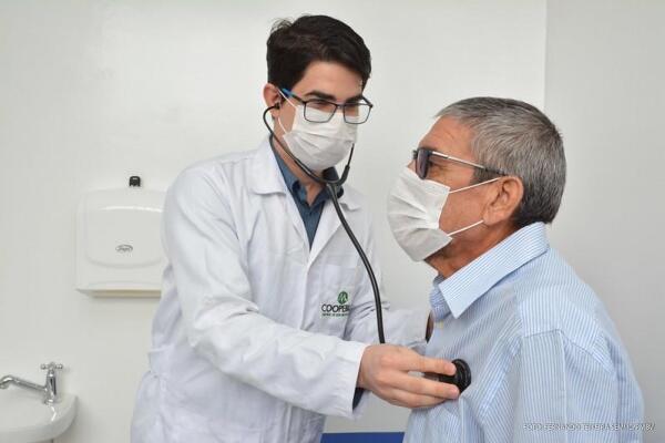 O município conta com 90 médicos nas unidades básicas de saúde, destes 54 são do projeto Mais Médicos para o Brasil (Foto: Fernando Teixeira /Seumc/PBV)