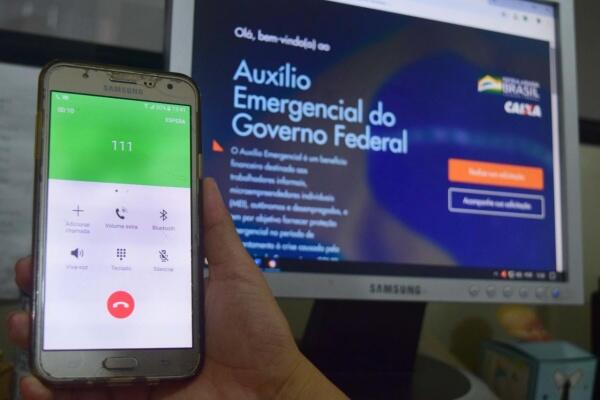 Por meio do número 111, as pessoas podem ligar para tirar dúvidas sobre o auxílio emergencial (Foto: Nilzete Franco/FolhaBV)