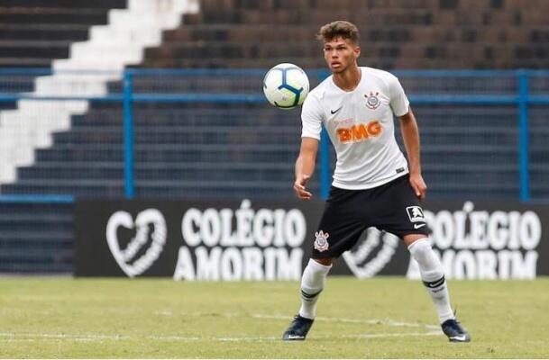 Pedro Gustavo Prochnow assinou contrato no começo da temporada com o FC Alverca, de Portugal. Com a pandemia, zagueiro voltou à Boa Vista-RR, onde passa distanciamento social com a família (Foto: Divulgação)
