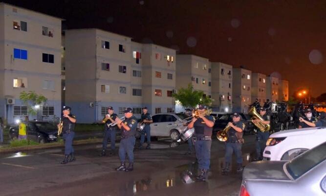 A apresentação passou pelos bairros Mecejana e residencial Vila Jardim (Foto: Divulgação)