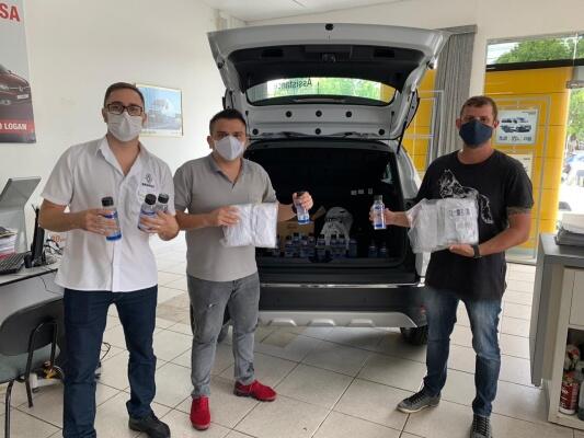 O grupo também se disponibiliza a buscar as doações em qualquer lugar da cidade (Foto: Divulgaçao/Renault Club RR)