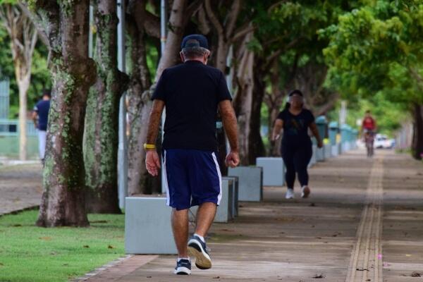 Médico alerta para atividades físicas com aglomeração em praças (Foto: Nilzete Franco/Folhabv)
