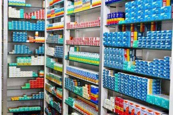 O uso de antialérgicos é comum entre aqueles que sofrem de alergias sazonais, picadas de insetos, reações a alimentos e outras irritações que desencadeiam uma resposta alérgica no corpo (Foto: Arquivo FolhaBV) O uso de antialérgicos é comum entre aqueles que sofrem de alergias sazonais, picadas de insetos, reações a alimentos e outras irritações que desencadeiam uma resposta alérgica no corpo (Foto: Arquivo FolhaBV)