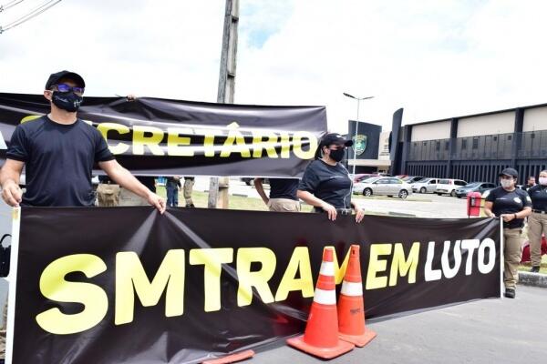 Protesto ocorreu na manhã desta segunda-feira (8), em frente da Secretaria Municipal de Segurança Urbana e Trânsito (SMST) (Foto: Nilzete Franco/Folha BV) Protesto ocorreu na manhã desta segunda-feira (8), em frente da Secretaria Municipal de Segurança Urbana e Trânsito (SMST) (Foto: Nilzete Franco/Folha BV)