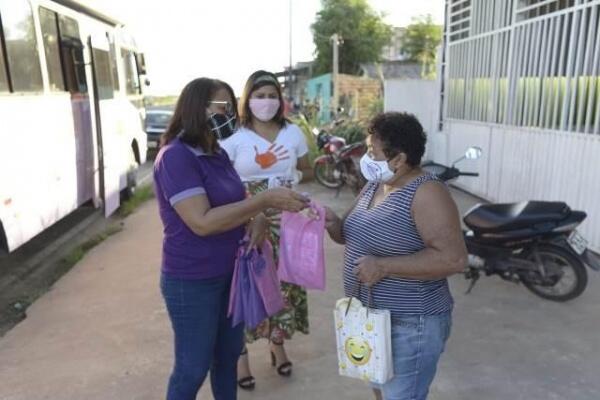 Após o lançamento da campanha, as equipes iniciaram a distribuição de kits contendo material informativo (Foto: Divulgação)