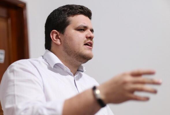 O deputado estadual Neto Loureiro pede ainda a efetivação do direito a acompanhante durante parto (Foto: Ascom parlamentar)