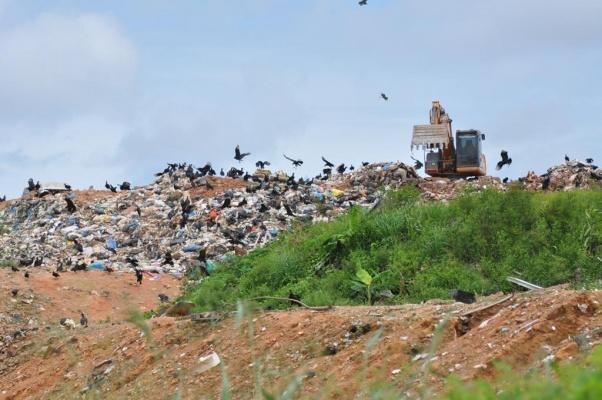 O texto prorroga o prazo para o fim dos lixões (Foto: Arquivo FolhaBV)