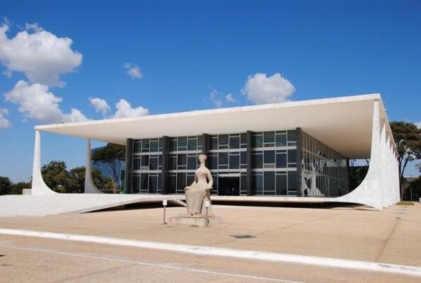 O Plenário do Supremo Tribunal Federal (STF) decidiu que estrangeiros que tiveram filho no Brasil não podem ser expulsos do país (Foto: Divulgação)